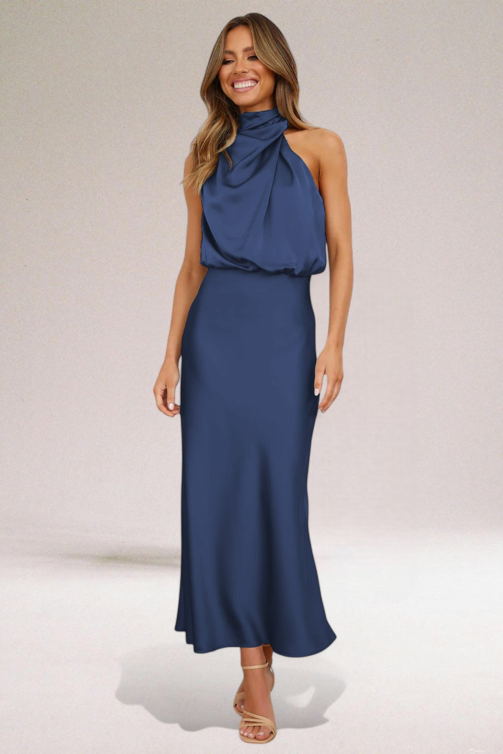 Flavia ™ | Robe Satin Élégance avec Décolleté Licou